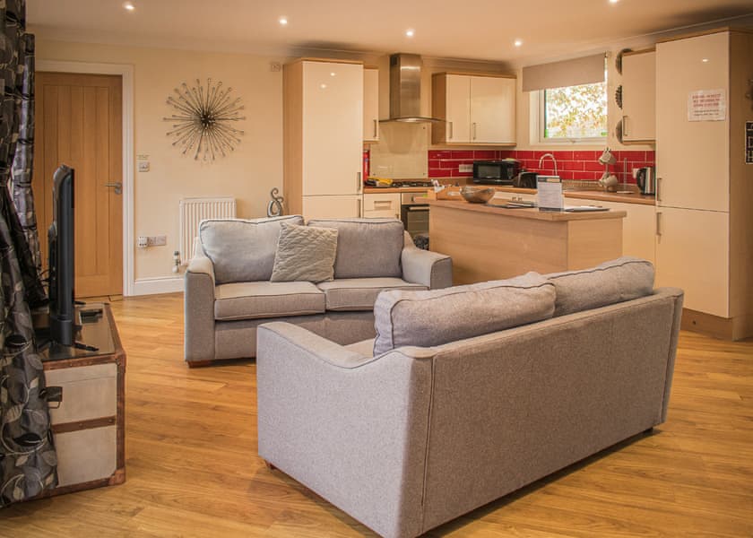 Swan Lodge - Caistor Lakes Lodges, Caistor, Market Rasen
