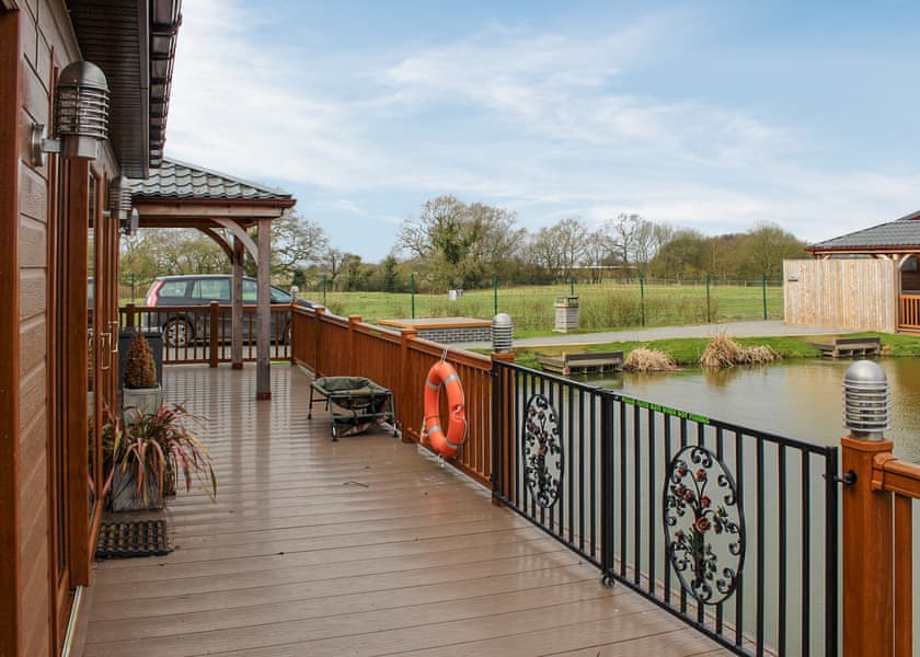 Grebe Lodge - Caistor Lakes Lodges, Caistor, Market Rasen
