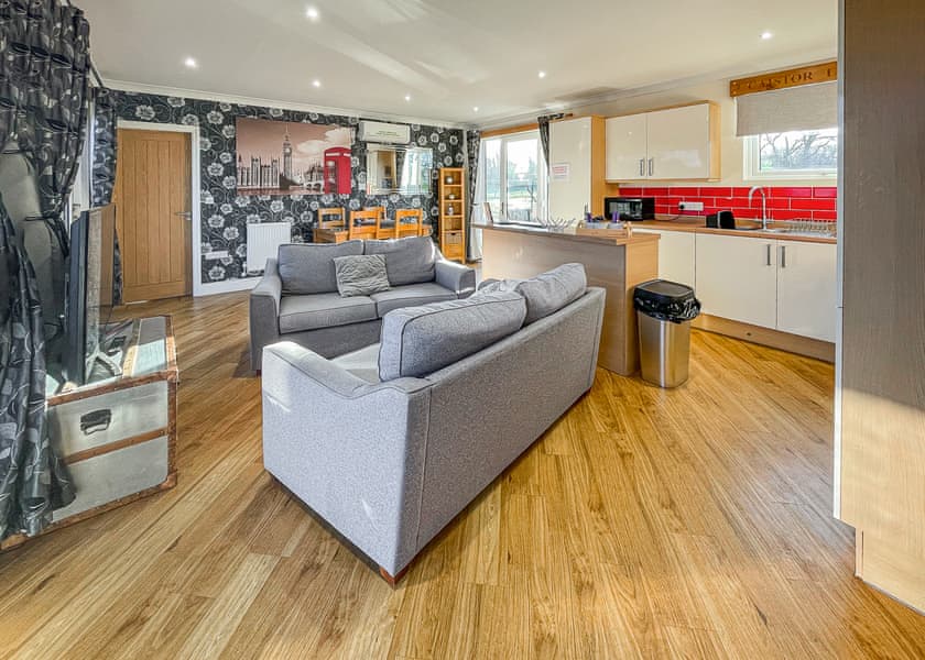 Grebe Lodge - Caistor Lakes Lodges, Caistor, Market Rasen