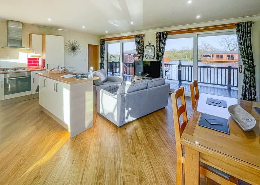 Grebe Lodge - Caistor Lakes Lodges, Caistor, Market Rasen