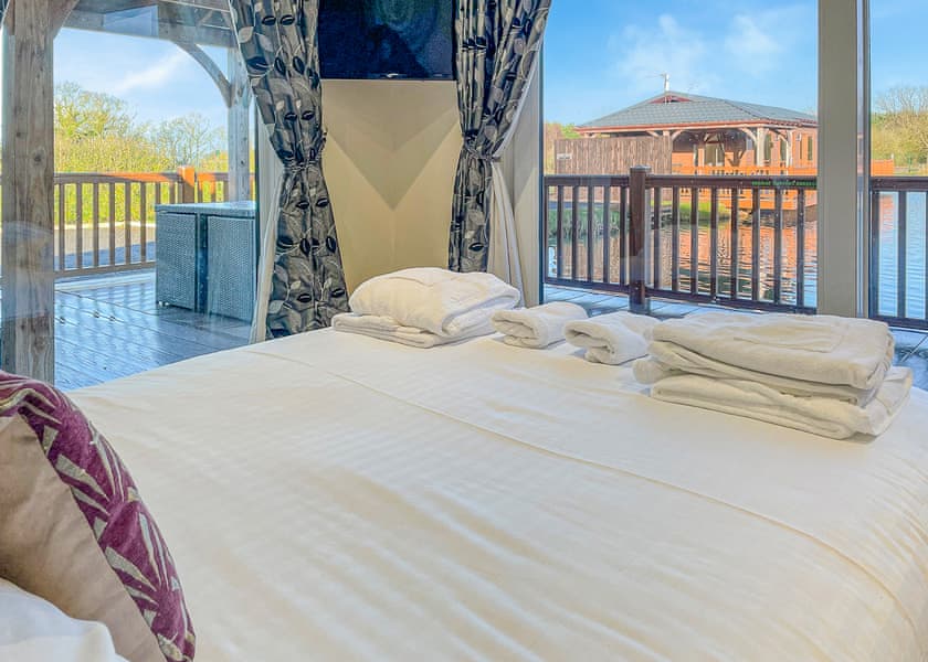 Grebe Lodge - Caistor Lakes Lodges, Caistor, Market Rasen