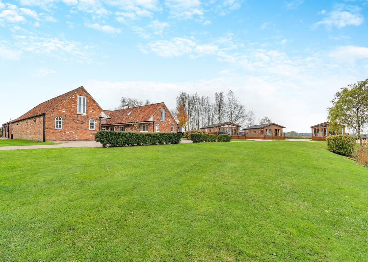 Camper UK Leisure Park - Holiday Lodge in Central England - Image 1