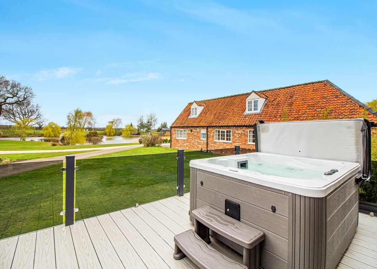 Camper UK Leisure Park - Holiday Lodge in Central England - Image 2