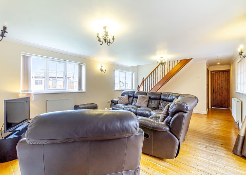 The Stables Cottage - Camper UK Leisure Park, Swinethorpe, Nr Lincoln