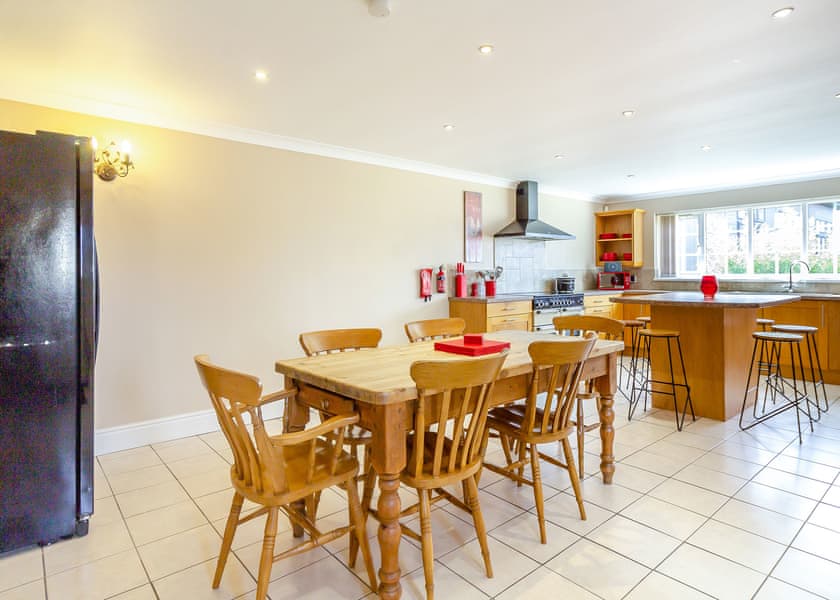 The Stables Cottage - Camper UK Leisure Park, Swinethorpe, Nr Lincoln
