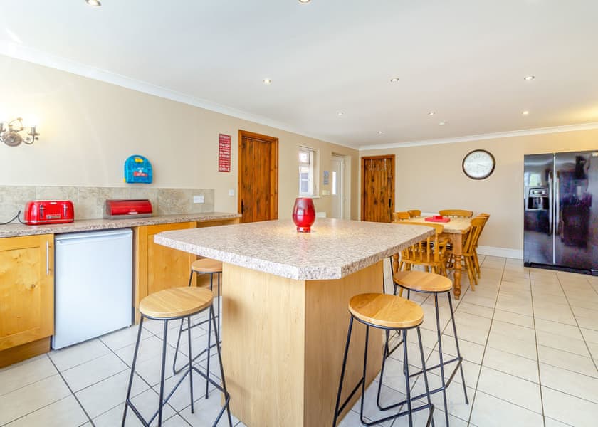The Stables Cottage - Camper UK Leisure Park, Swinethorpe, Nr Lincoln