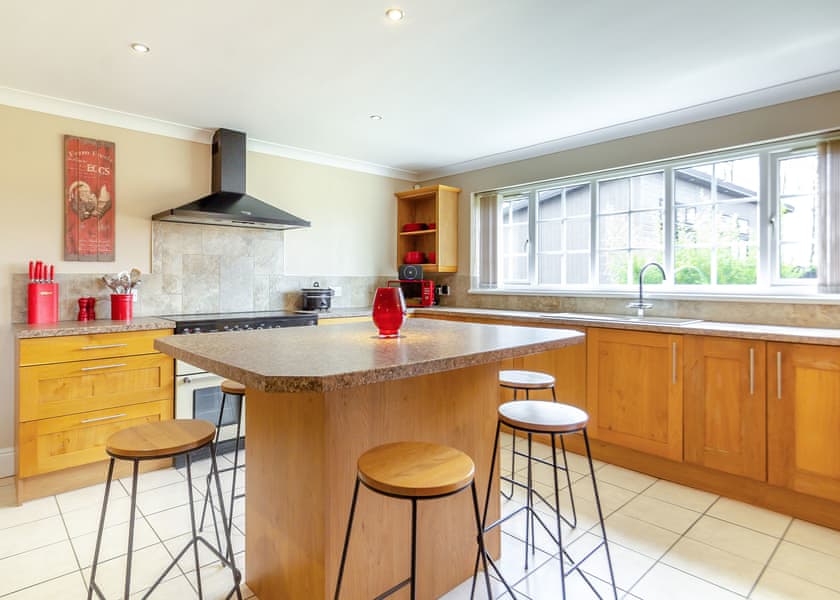 The Stables Cottage - Camper UK Leisure Park, Swinethorpe, Nr Lincoln