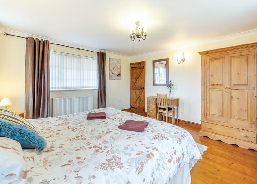 The Stables Cottage - Camper UK Leisure Park, Swinethorpe, Nr Lincoln