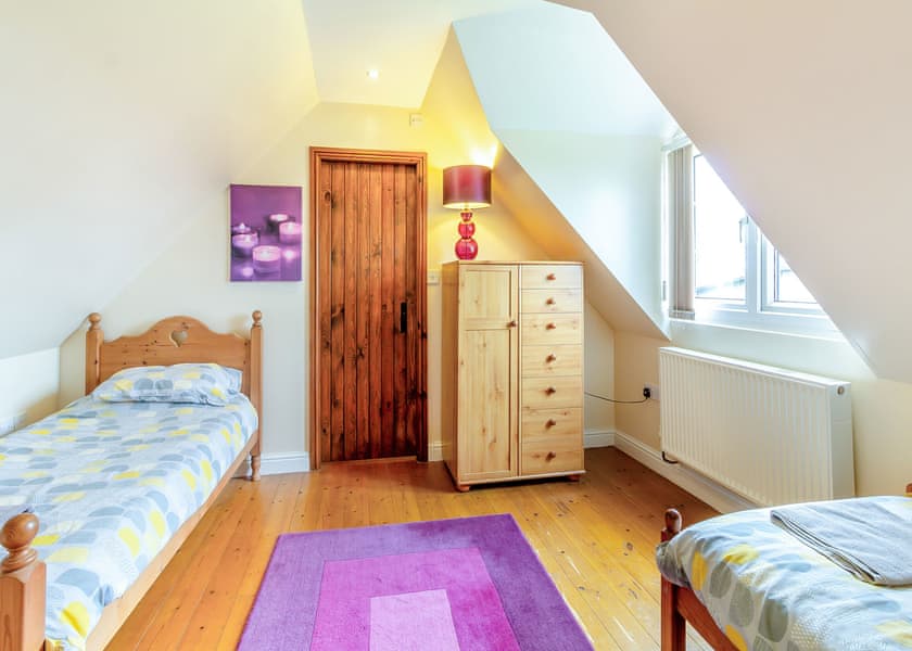 The Stables Cottage - Camper UK Leisure Park, Swinethorpe, Nr Lincoln