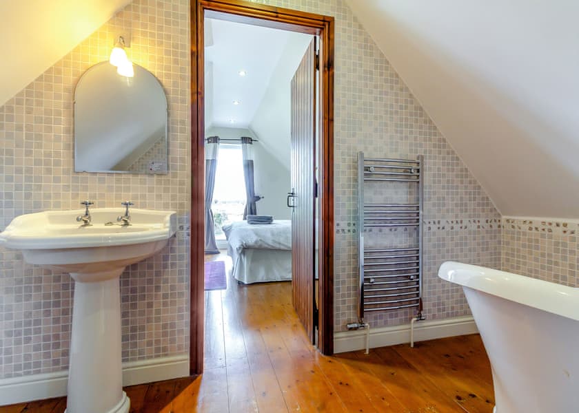 The Stables Cottage - Camper UK Leisure Park, Swinethorpe, Nr Lincoln