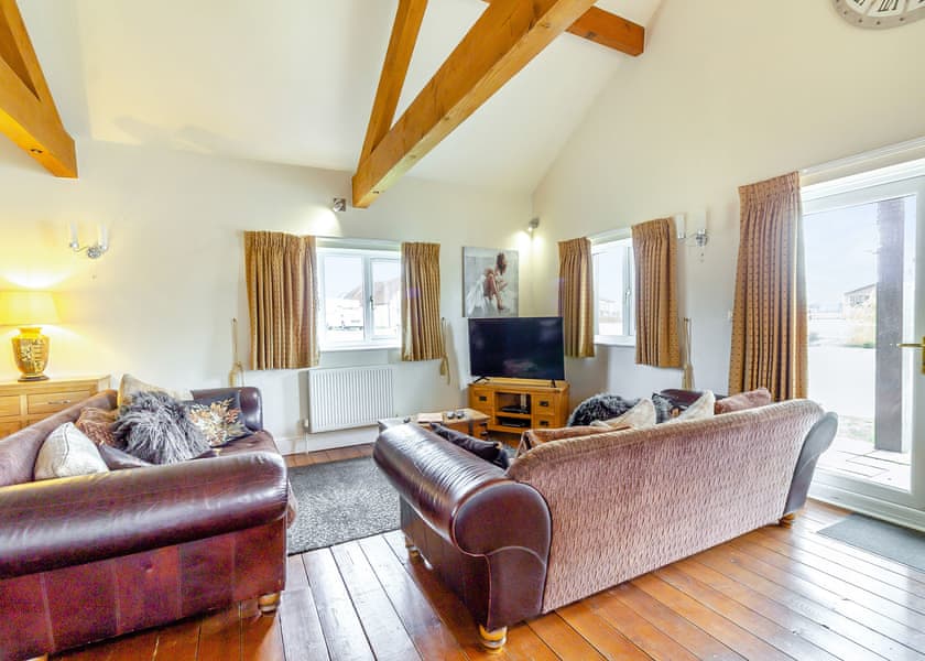 Lakeside Log Cabin - Camper UK Leisure Park, Swinethorpe, Nr Lincoln