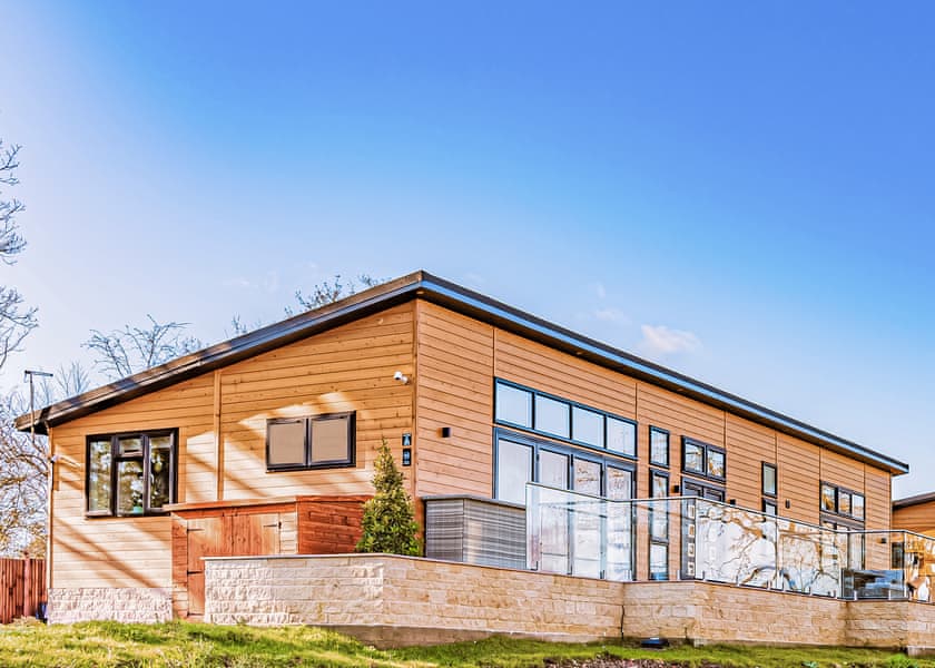 Trinity Lodge Cambridge Country Club Lodge Retreat Lodges Book Online Hoseasons Trinity Lodge Cambridge Country Club Lodge Retreat Lodges Book Online Hoseasons