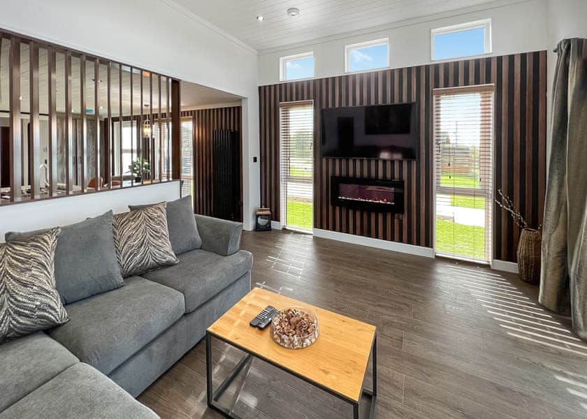 Elm Lodge - Croft Farm Water Park, Tewkesbury