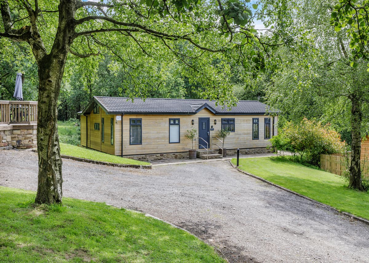 Charlesworth Lodges - Holiday lodge in Central England - Image 1