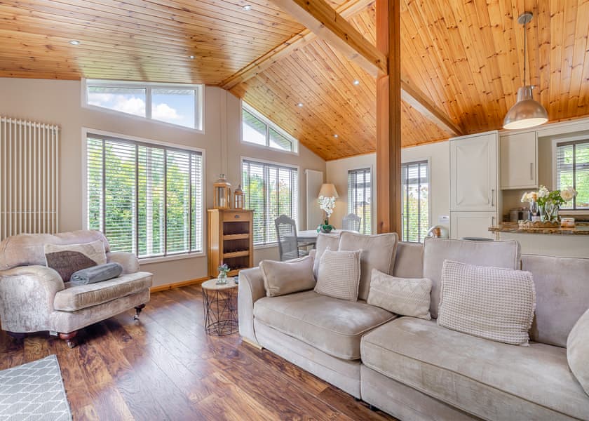 Amour Deluxe - Charlesworth Lodges, Glossop