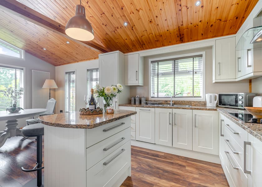 Amour Deluxe - Charlesworth Lodges, Glossop