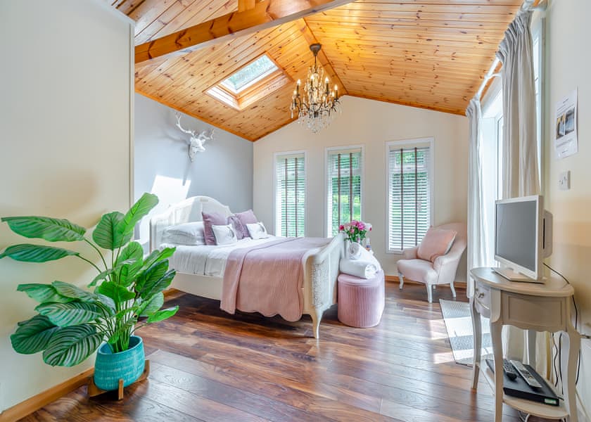 Amour Deluxe - Charlesworth Lodges, Glossop