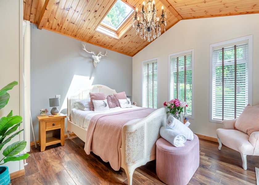 Amour Deluxe - Charlesworth Lodges, Glossop