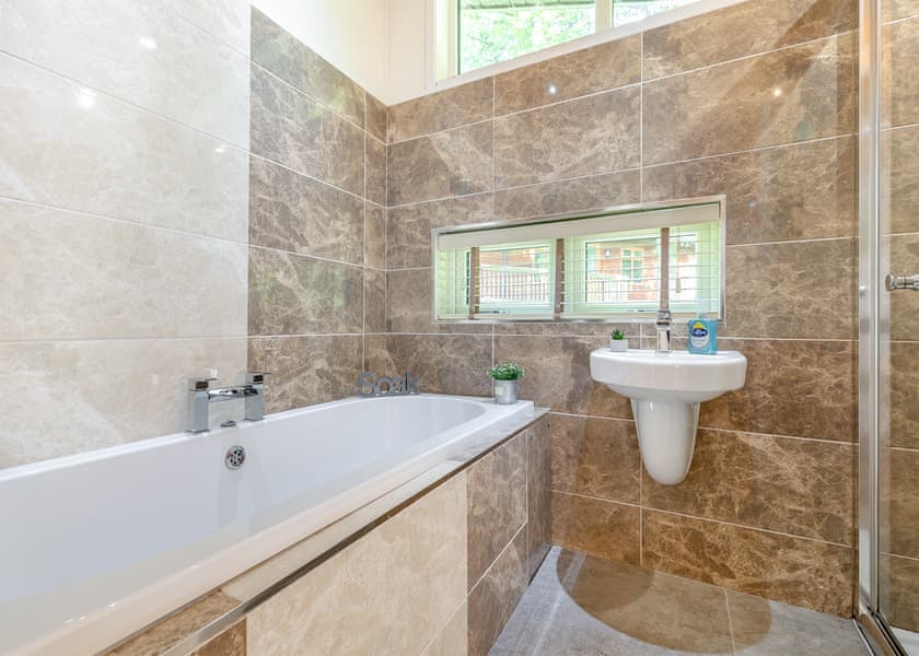 Amour Deluxe - Charlesworth Lodges, Glossop