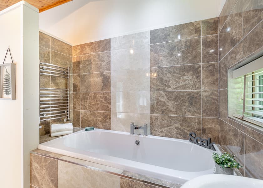 Amour Deluxe - Charlesworth Lodges, Glossop