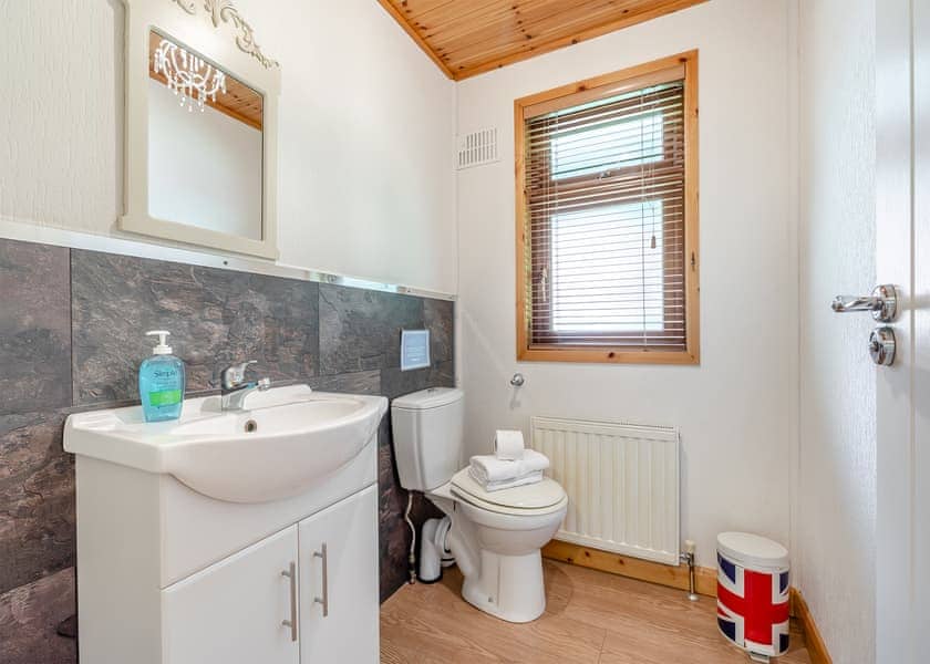 Amour Lodge - Charlesworth Lodges, Glossop