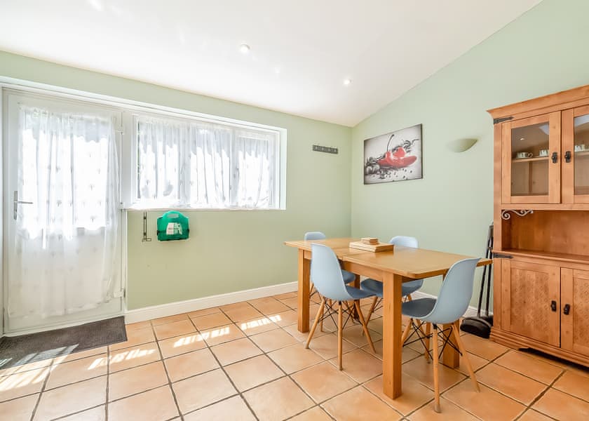 Hollytree Cottage - Cliff House Holiday Park, Dunwich