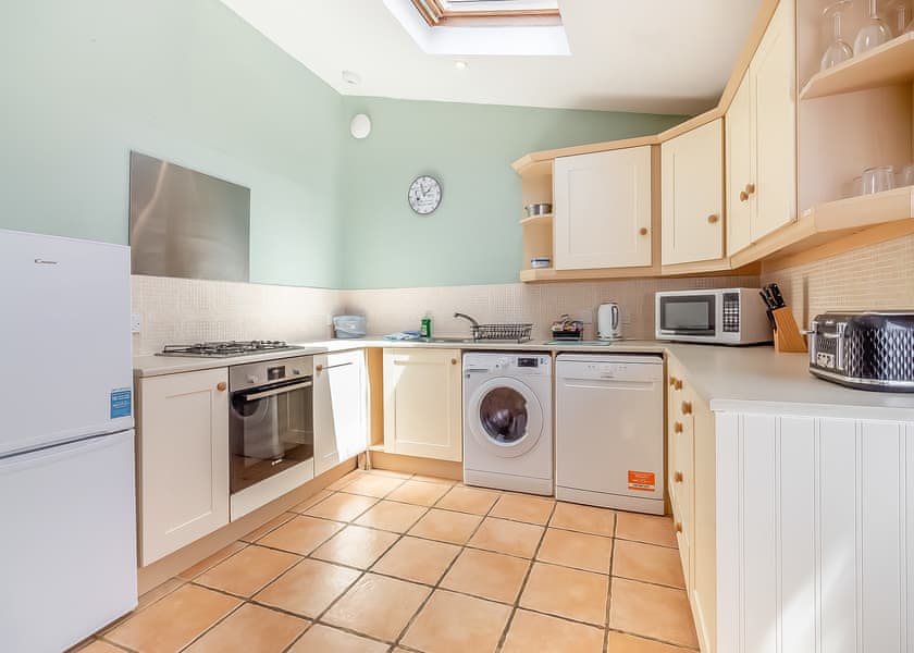 Hollytree Cottage - Cliff House Holiday Park, Dunwich