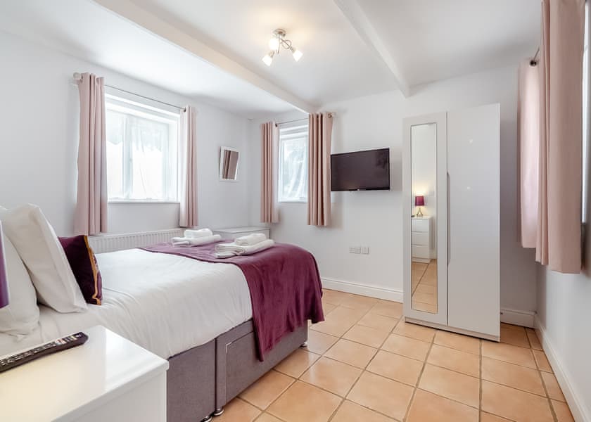 Hollytree Cottage - Cliff House Holiday Park, Dunwich