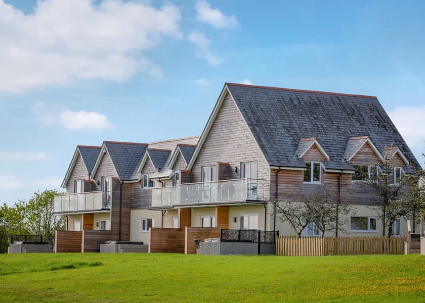 Orchard First Floor Apartment Balcony - Clawford Lakes Resort and Spa, Clawton, Nr Holsworthy