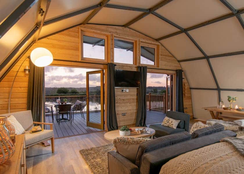 Luxury Cocoon - Clawford Lakes Resort and Spa, Clawton, Nr Holsworthy
