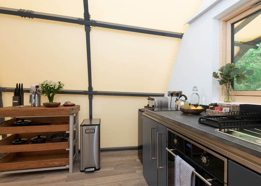 Luxury Cocoon - Clawford Lakes Resort and Spa, Clawton, Nr Holsworthy