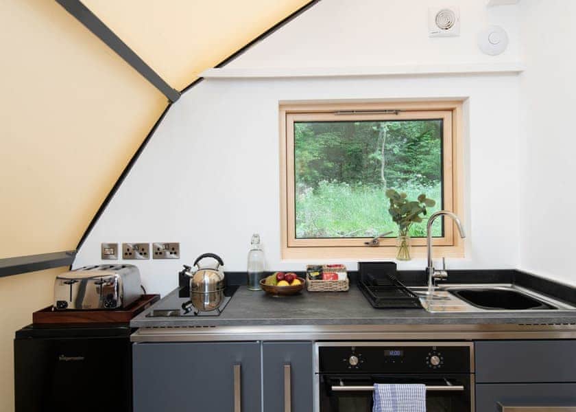 Luxury Cocoon - Clawford Lakes Resort and Spa, Clawton, Nr Holsworthy