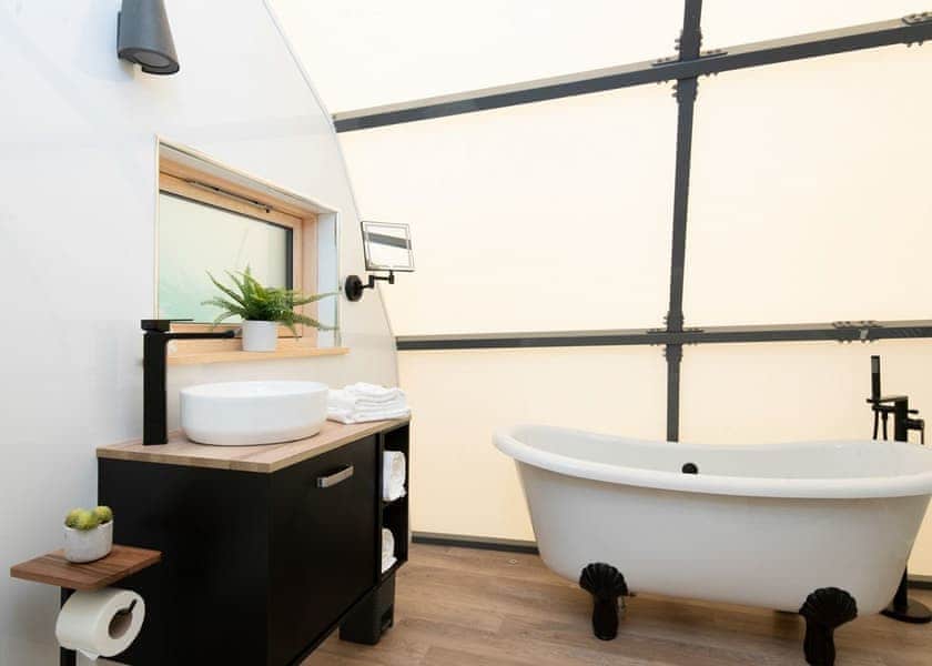 Luxury Cocoon - Clawford Lakes Resort and Spa, Clawton, Nr Holsworthy