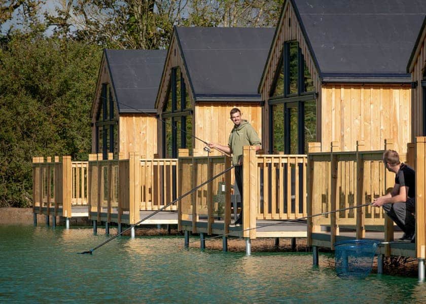 Lake Pod - Clawford Lakes Resort and Spa, Clawton, Nr Holsworthy