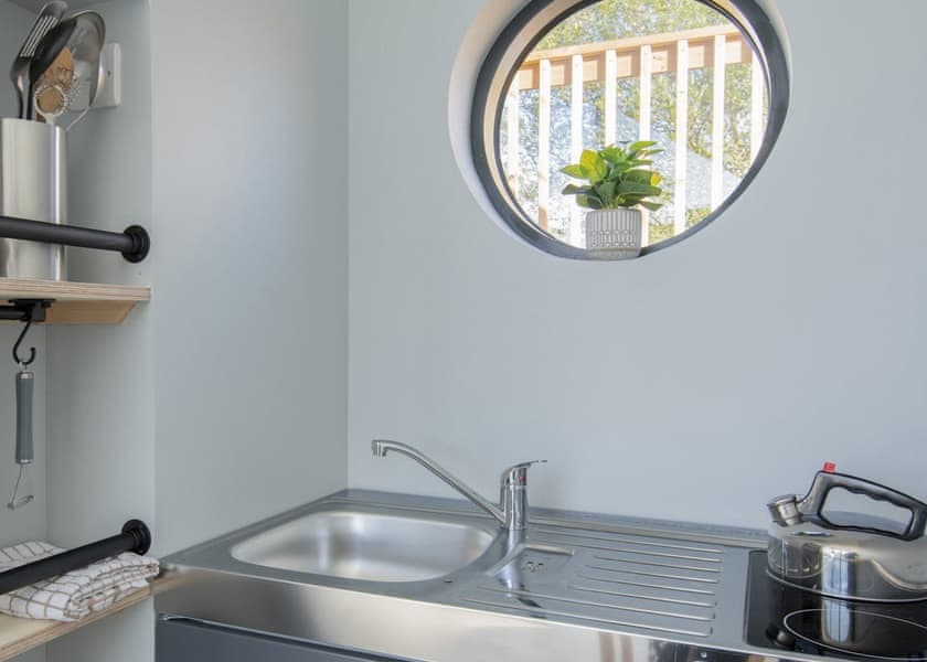 Lake Pod Plus - Clawford Lakes Resort and Spa, Clawton, Nr Holsworthy