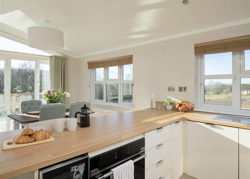 Orchard Deluxe Lakes Edge 2 Hot Tub Pet (Sleeps 6) - Clawford Lakes Resort and Spa, Clawton, Nr Holsworthy
