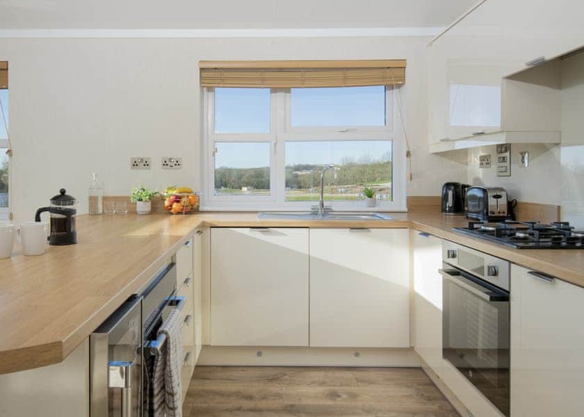 Orchard Deluxe Lakes Edge 2 Hot Tub Pet (Sleeps 6) - Clawford Lakes Resort and Spa, Clawton, Nr Holsworthy