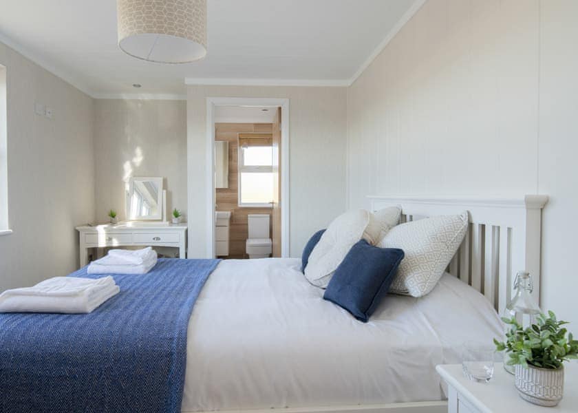Orchard Deluxe Lakes Edge 2 Hot Tub Pet (Sleeps 6) - Clawford Lakes Resort and Spa, Clawton, Nr Holsworthy