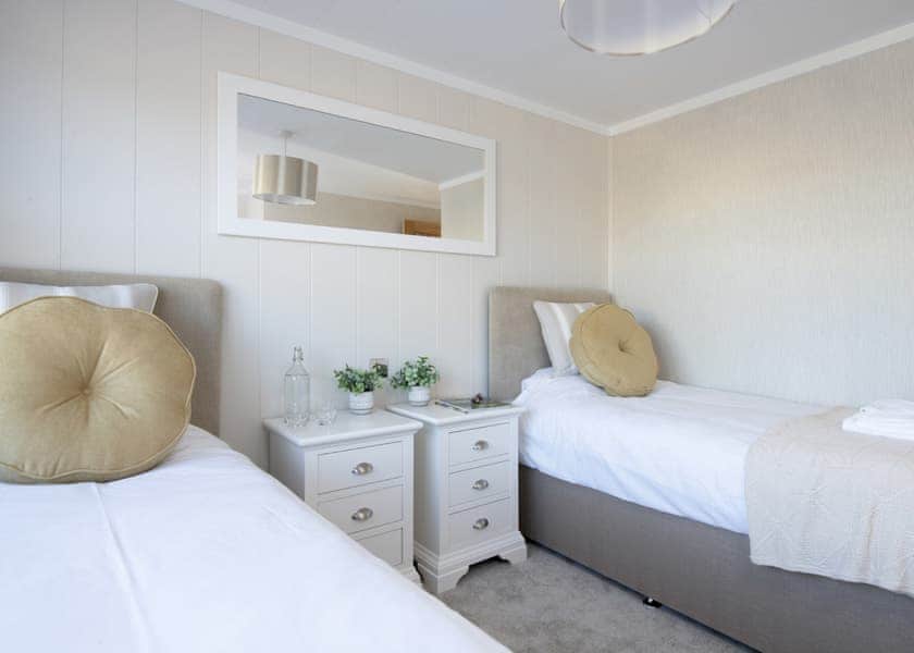 Orchard Deluxe Lakes Edge 2 Hot Tub Pet (Sleeps 6) - Clawford Lakes Resort and Spa, Clawton, Nr Holsworthy