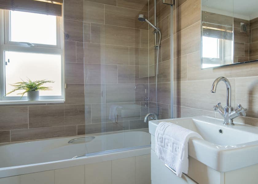 Orchard Deluxe Lakes Edge 2 Hot Tub Pet (Sleeps 6) - Clawford Lakes Resort and Spa, Clawton, Nr Holsworthy