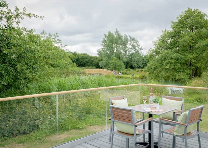 Orchard Deluxe Accessible Lodge - Clawford Lakes Resort and Spa, Clawton, Nr Holsworthy