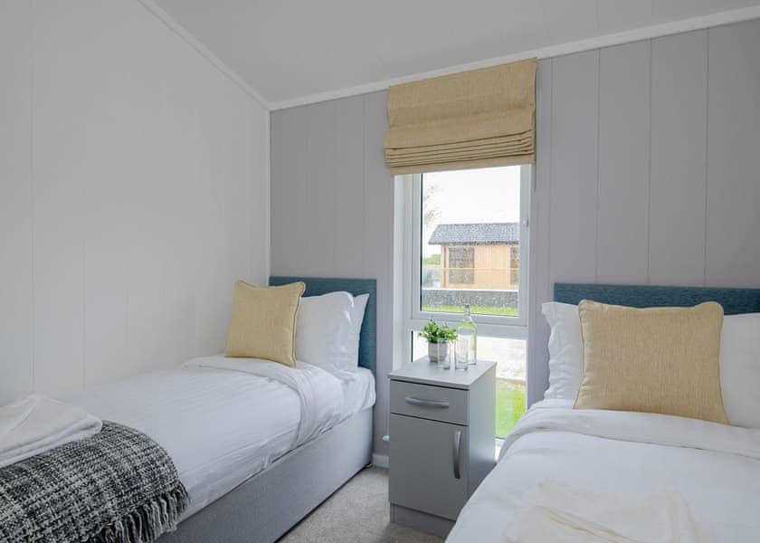 Orchard Deluxe Accessible Lodge - Clawford Lakes Resort and Spa, Clawton, Nr Holsworthy