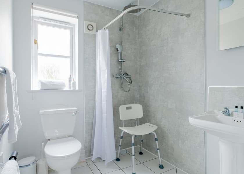 Accessible Lake Ground Floor Apartment Hot tub - Clawford Lakes Resort and Spa, Clawton, Nr Holsworthy