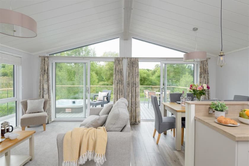 Orchard Deluxe Lakes-Edge 3 Hot Tub - Clawford Lakes Resort and Spa, Clawton, Nr Holsworthy