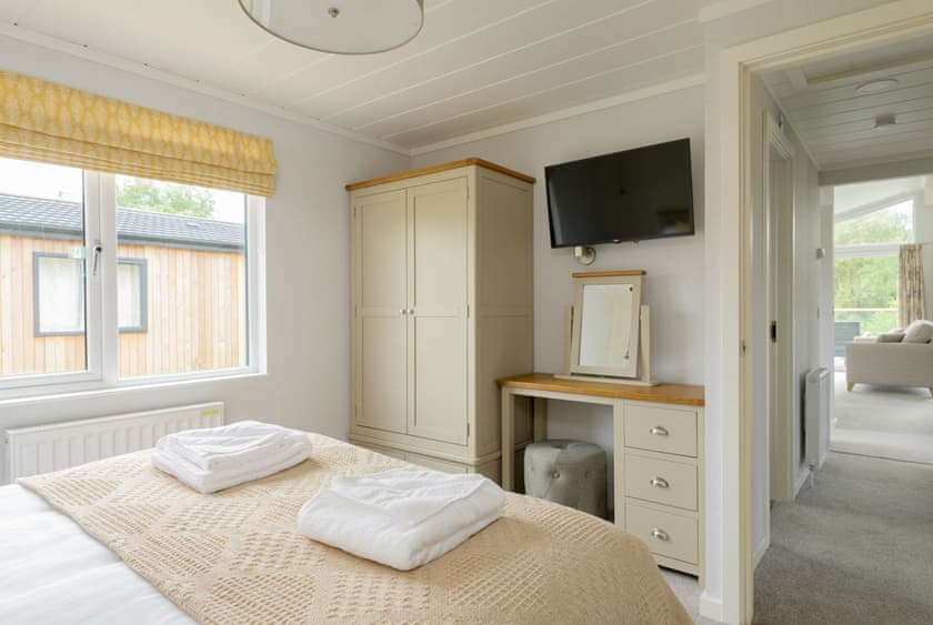 Orchard Deluxe Lakes-Edge 3 Hot Tub - Clawford Lakes Resort and Spa, Clawton, Nr Holsworthy