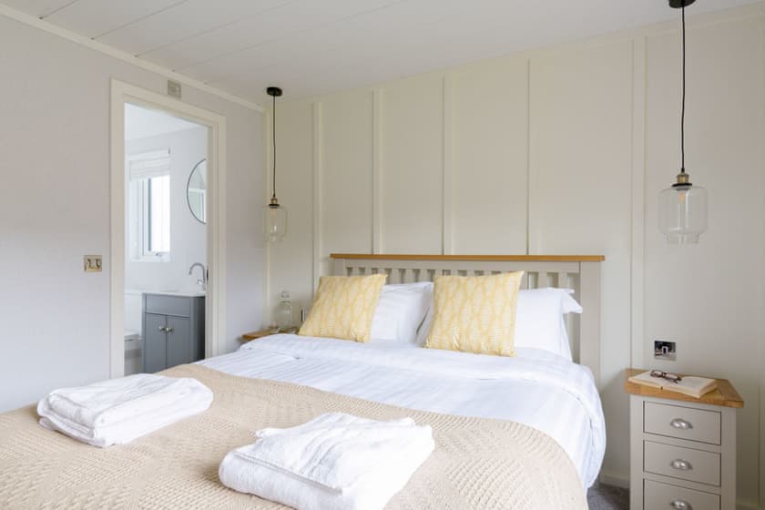 Orchard Deluxe Lakes-Edge 3 Hot Tub - Clawford Lakes Resort and Spa, Clawton, Nr Holsworthy