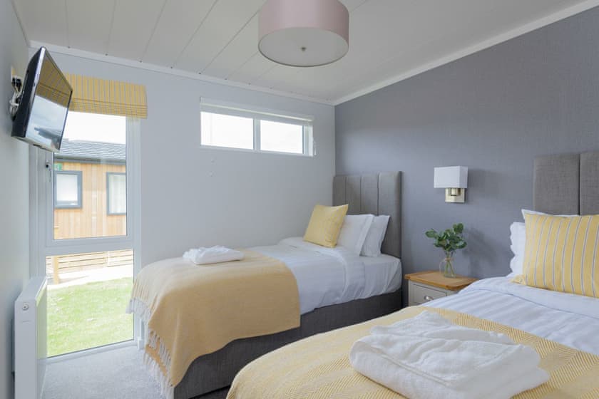 Orchard Deluxe Lakes-Edge 3 Hot Tub - Clawford Lakes Resort and Spa, Clawton, Nr Holsworthy