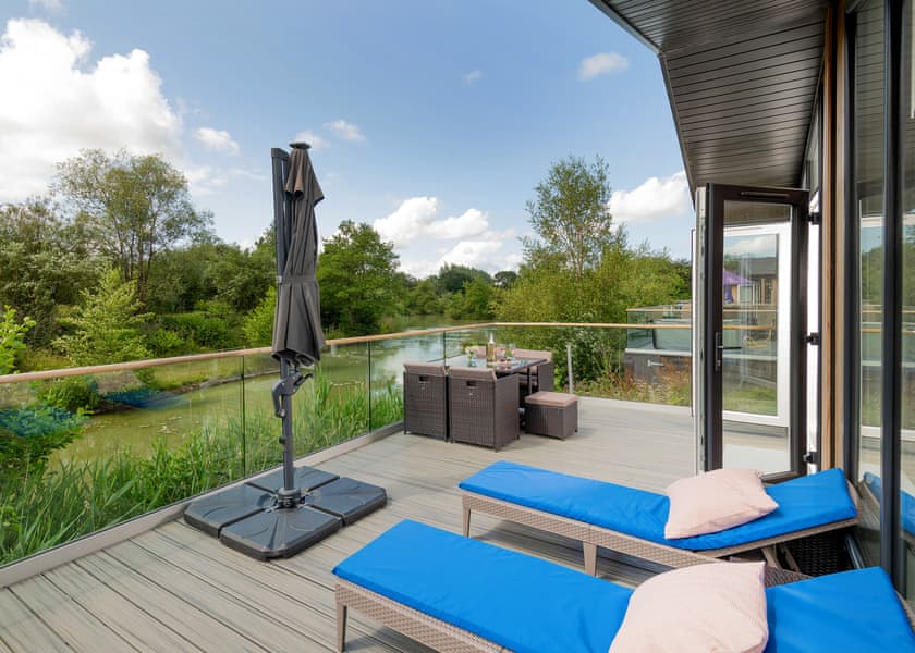Orchard Deluxe Lakes-Edge 2 - Clawford Lakes Resort and Spa, Clawton, Nr Holsworthy