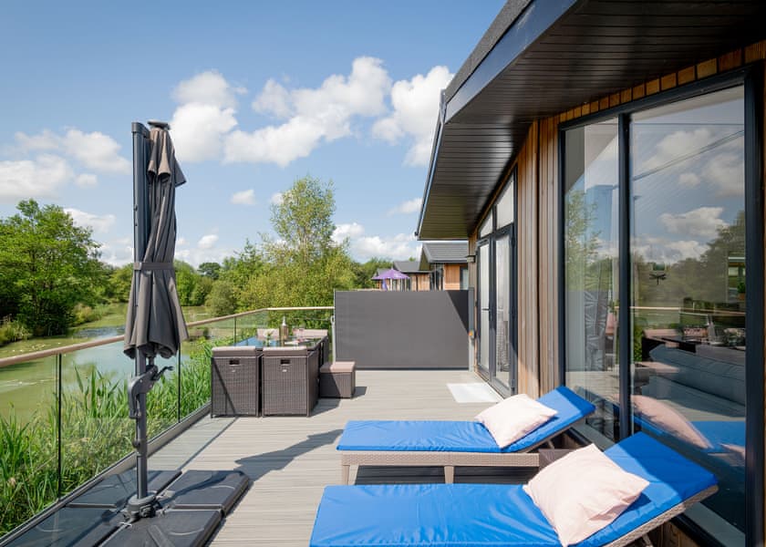 Orchard Deluxe Lakes-Edge 2 - Clawford Lakes Resort and Spa, Clawton, Nr Holsworthy