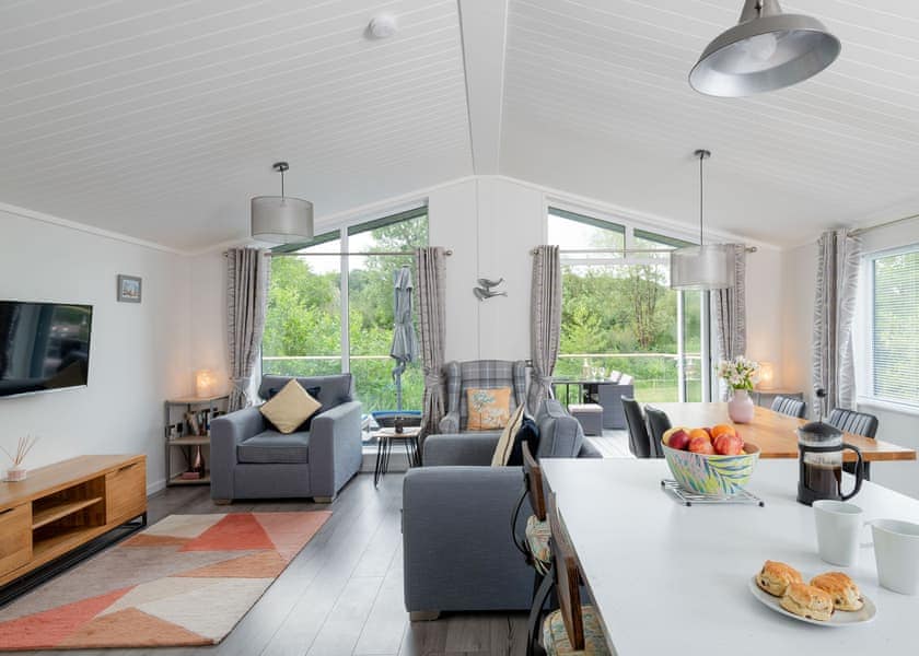 Orchard Deluxe Lakes-Edge 2 - Clawford Lakes Resort and Spa, Clawton, Nr Holsworthy